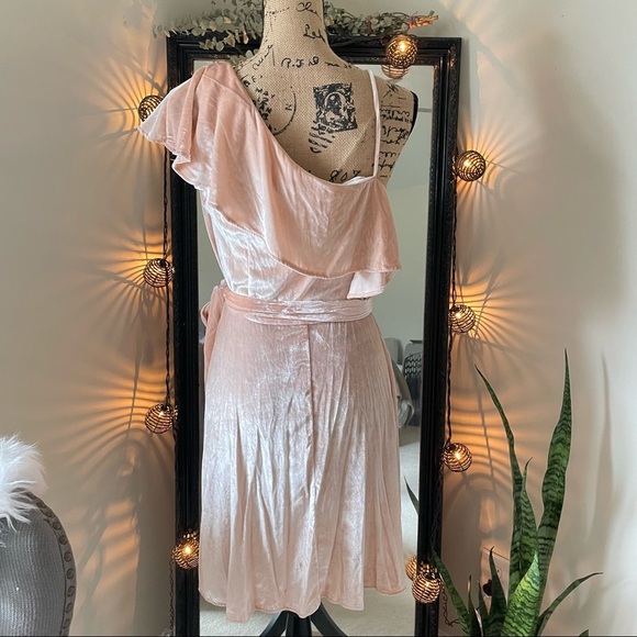 WAYF VELVET COLD SHOULDER MINI DRESS L - Picture 13 of 15